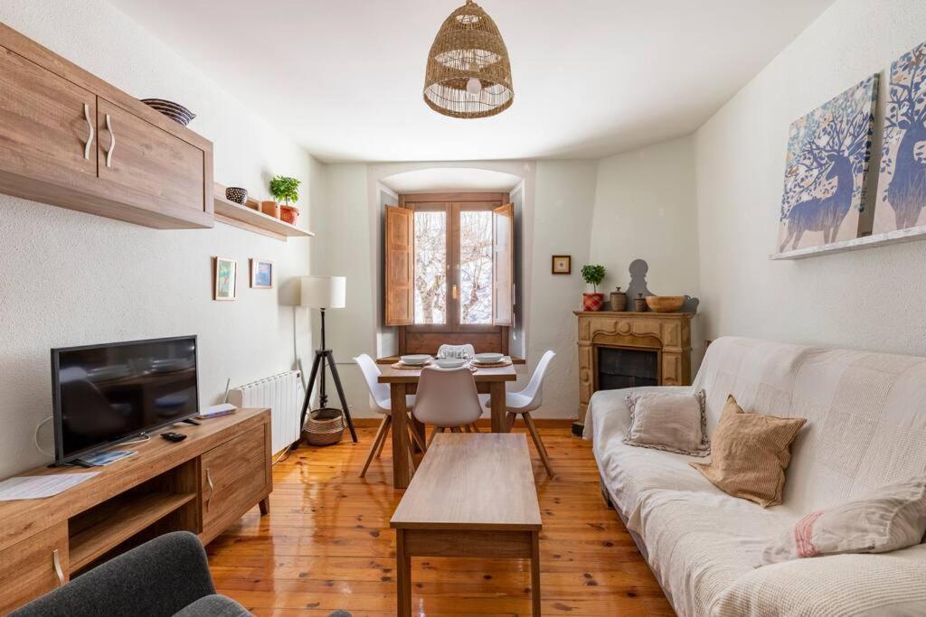 Espectacular Apartamento Reformado En Edificio Historico, Con Wifi Canfranc Exteriör bild